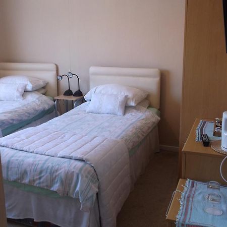 Tremains Guest House Bridgend  Szoba fotó