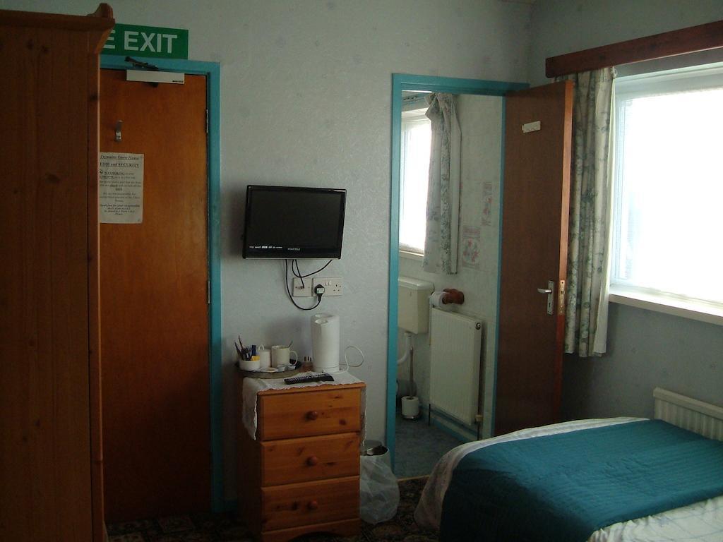 Tremains Guest House Bridgend  Szoba fotó