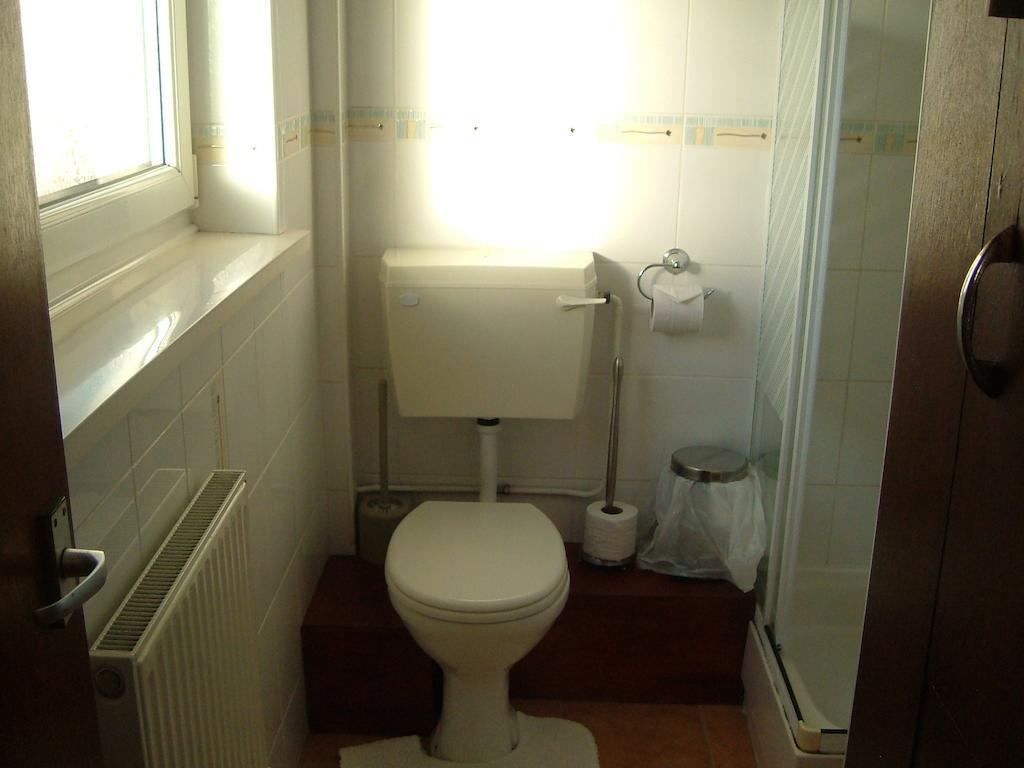 Tremains Guest House Bridgend  Szoba fotó