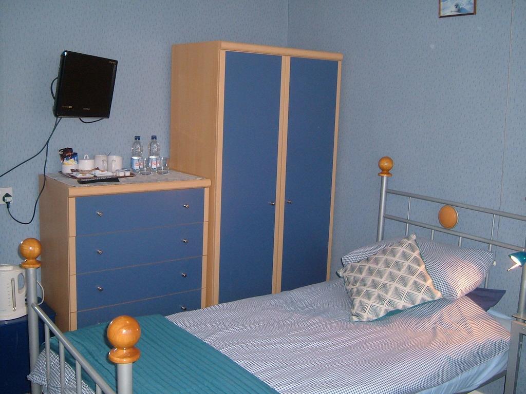 Tremains Guest House Bridgend  Szoba fotó