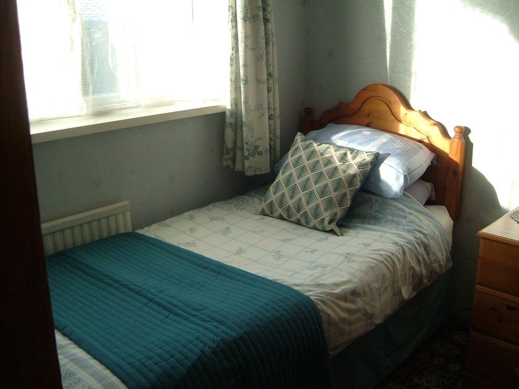 Tremains Guest House Bridgend  Szoba fotó