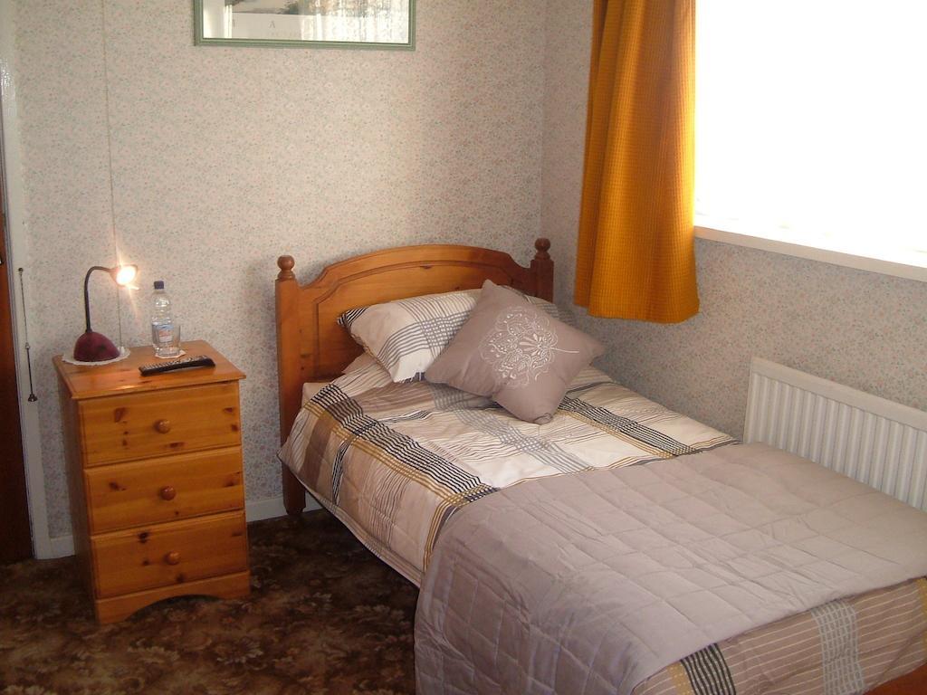 Tremains Guest House Bridgend  Szoba fotó