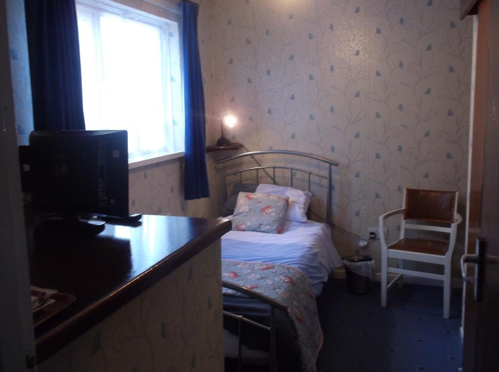Tremains Guest House Bridgend  Szoba fotó