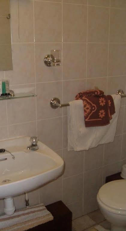 Tremains Guest House Bridgend  Kültér fotó