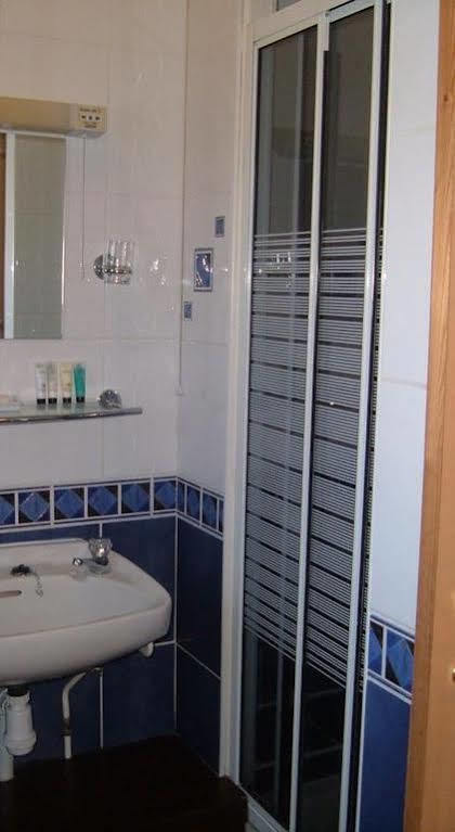 Tremains Guest House Bridgend  Kültér fotó